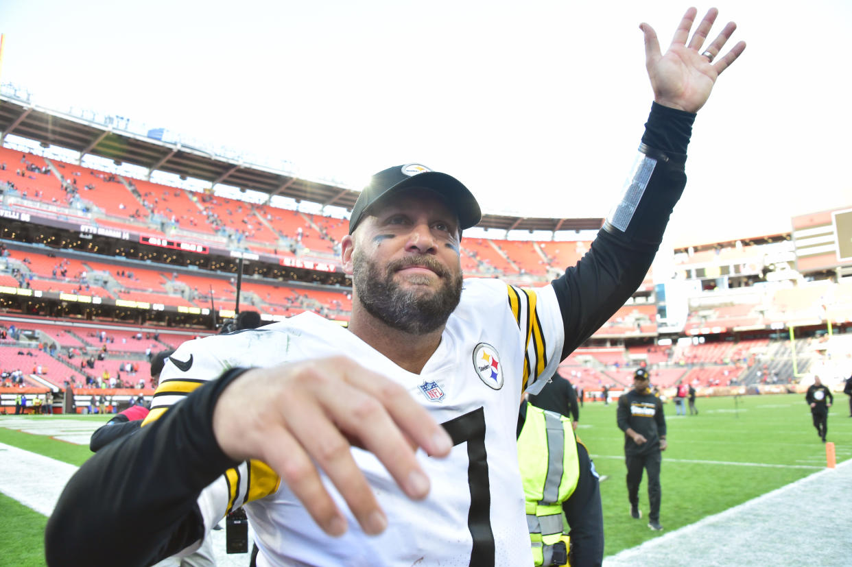 CLEVELAND, OHIO - OCTOBER 31: Quarterback Ben Roethlisberger #7 of the Pittsburgh Steelers waves to the fans after the Steelers defeated the Cleveland Browns 15-10 at FirstEnergy Stadium on October 31, 2021 in Cleveland, Ohio. (Photo by Jason Miller/Getty Images)