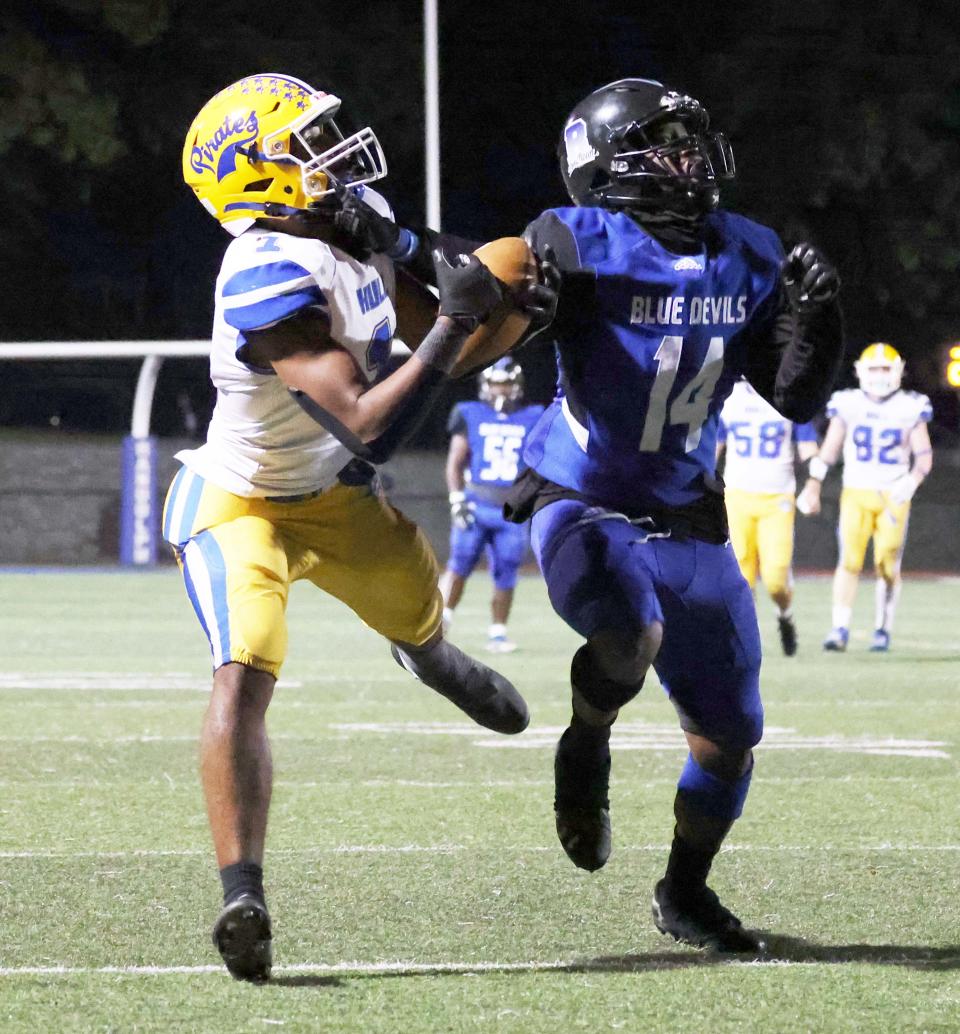 Hull's Austin Bongo makes the catch on Randolph safety Gardy Augustin during a game on Friday, Sept. 30, 2022.