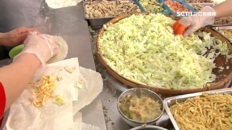 清明節到來，許多人都會吃「潤餅」祭祖或應景。（示意圖／資料照）