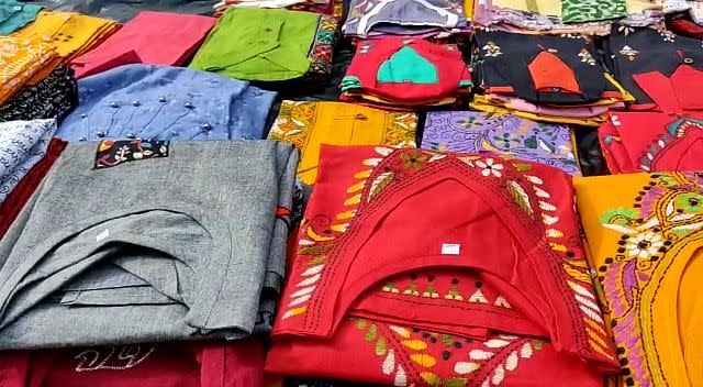 <div class="paragraphs"><p>Kantha stich apparels.</p></div>