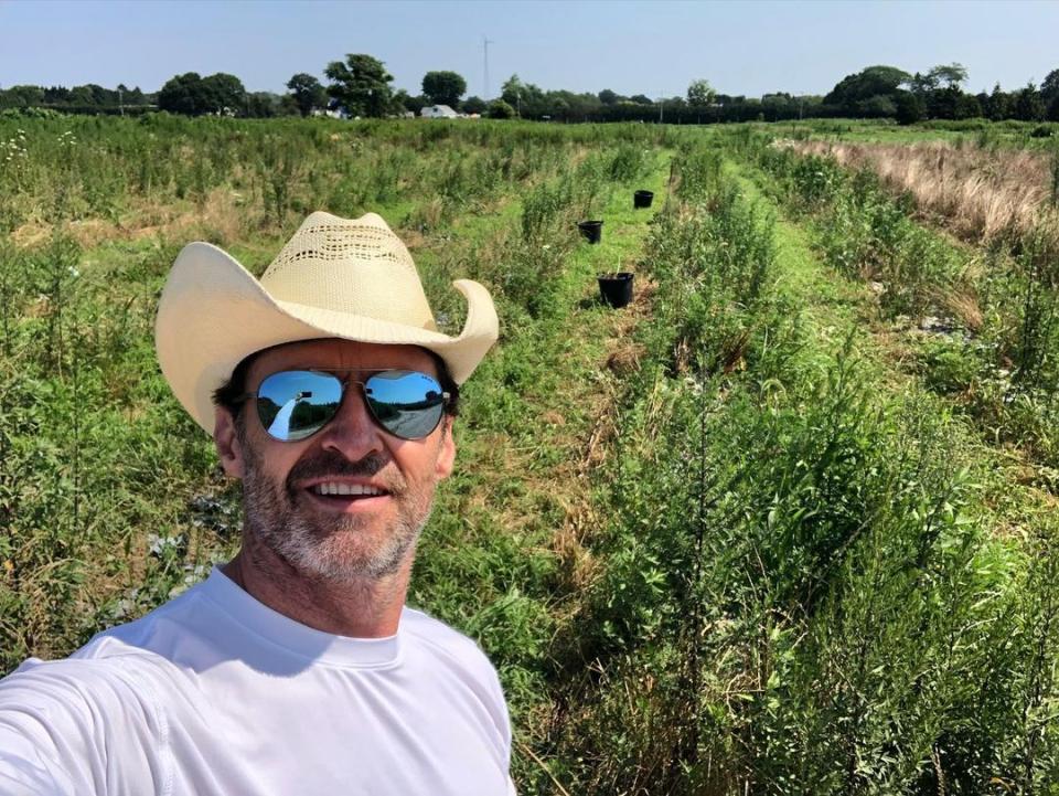 Hugh Jackman takes selfie