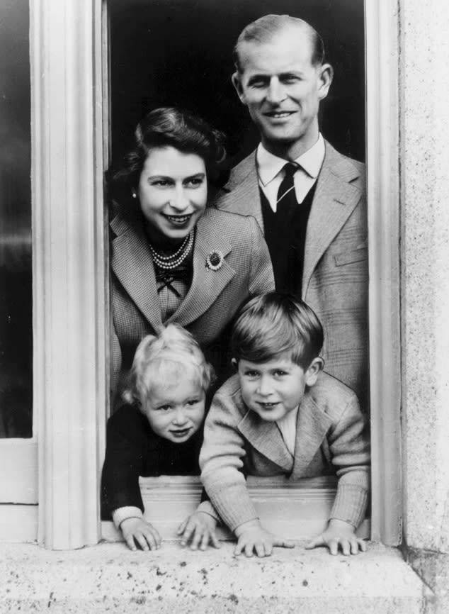 Queen Elizabeth, Prince Philip, Prince Charles, Princess Anne, 1952, Widget