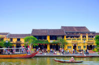 À la 1ère place : Hoi An. Pour découvrir la meilleure ville au monde, il faut s’envoler pour le centre du Vietnam. Reconnue comme patrimoine mondial de l’UNESCO depuis 1999, cette petite cité de 130.000 habitants est un cocktail multiculturel. On y retrouve des influences vietnamienne, chinoise, japonaise et européenne. Au niveau architectural et gastronomique. Sans oublier l’accueil qui est adorable et les hôtels charmants qui sont très abordables.