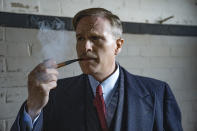 En esta imagen proporcionada por Lionsgate, Cary Elwes en una escena de "The Ministry of Ungentlemanly Warfare." (Daniel Smith/Lionsgate via AP)