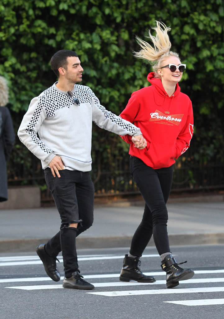 <p>The singer and the <em>Game of Thrones</em> actress could not have looked any happier together while skipping along the streets of NYC. Ah, young love. (Photo: Backgrid)<br><br><br></p>