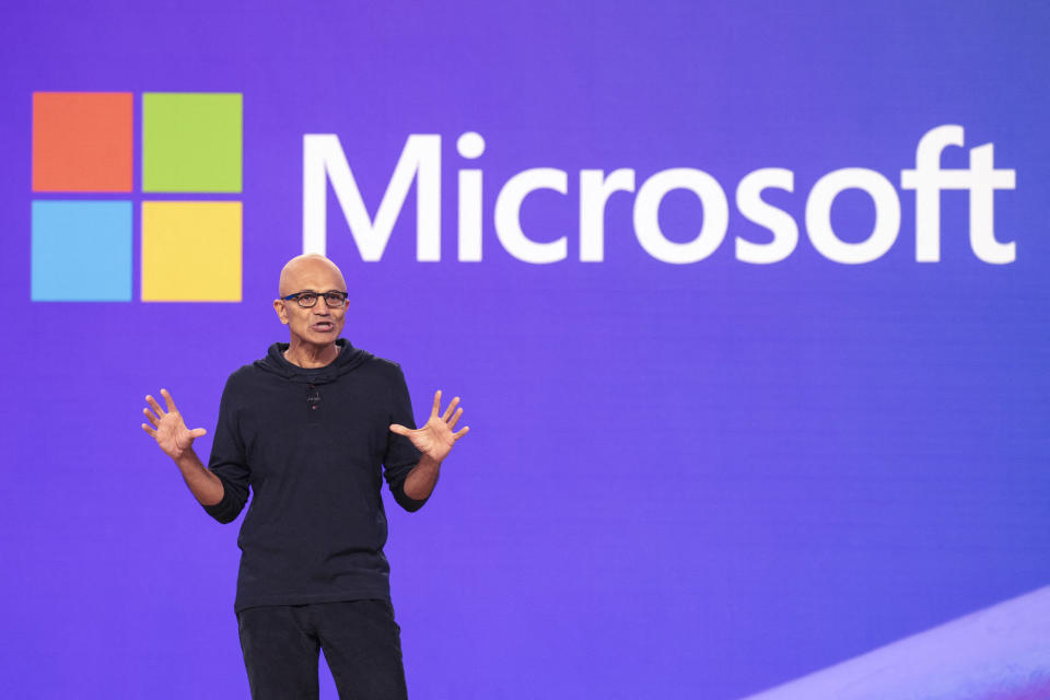 الرئيس التنفيذي لشركة مايكروسوفت ساتيا ناديلا يتحدث خلال مؤتمر Microsoft Build في مبنى Summit في مركز مؤتمرات سياتل في ريدموند بواشنطن، في 21 مايو 2024. (تصوير: جيسون ريدموند / وكالة فرانس برس) (تصوير: جيسون ريدموند / وكالة فرانس برس عبر صور جيتي)