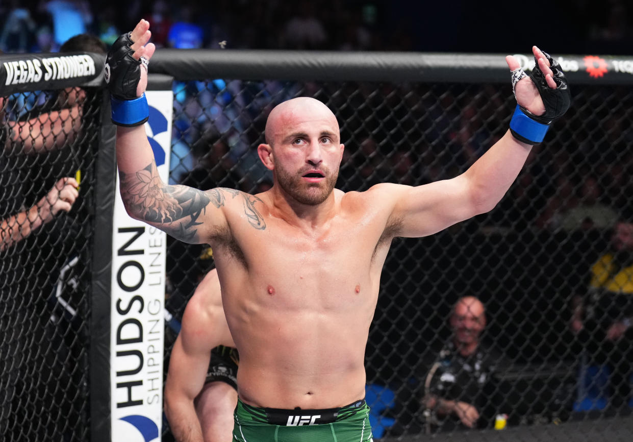 Alexander Volkanovski returns to his corner during his fight against Islam Makhachev at UFC 284. (Chris Unger/Zuffa LLC via Getty Images)