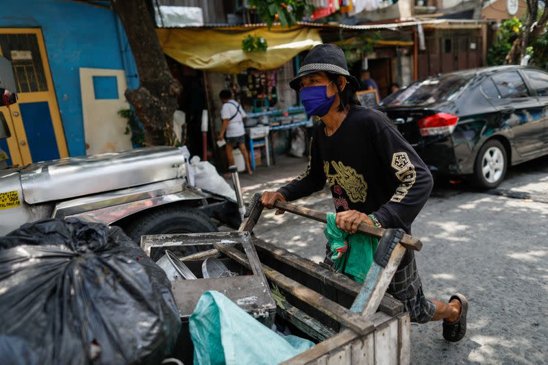 Increase in plastic during pandemic yields few perks for Filipino waste picker