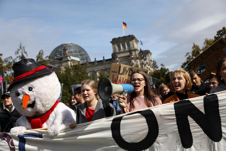 Students take part in the Global Climate Strike of the Fridays for Future movement in Berlin, Germany, September 20, 2019. REUTERS/Christian Mang