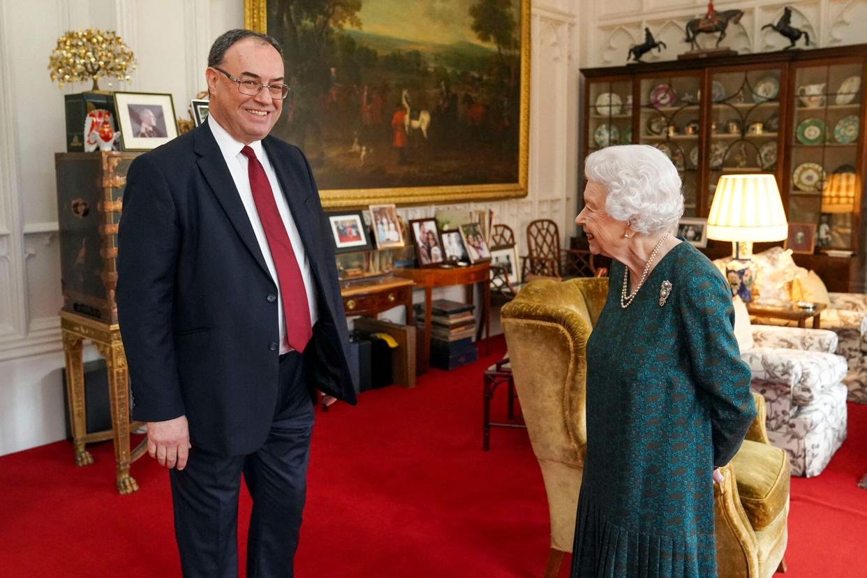 Britain's Queen Elizabeth II receives the Governor of the Bank of England Andrew Bailey during an audience in the Oak Room at Windsor Castle, Berkshire on November 24, 2021. (Photo by Steve Parsons / POOL / AFP) (Photo by STEVE PARSONS/POOL/AFP via Getty Images)