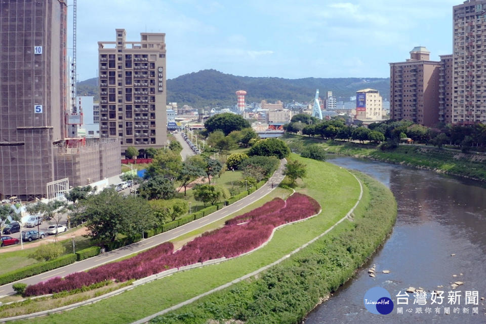 桃園「悠遊南崁溪水岸服務改善計畫」榮獲112年度標竿學習案例特優獎肯定。