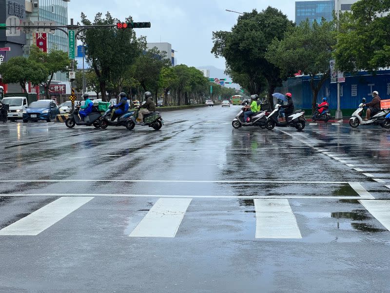 ▲中央氣象局表示，鋒面今晚至明（30）日將會通過，中部以北地區降雨較為明顯。（圖／記者張志浩攝）