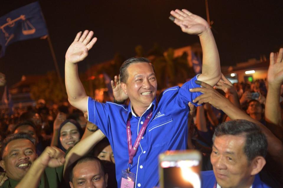 BN’s Datuk Seri Wee Jeck Seng celebrates after winning the Tanjung Piai by-election, November 16, 2016. — Picture by Shafwan Zaidon