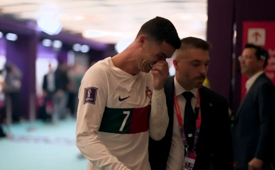 Cristiano Ronaldo caminó por el túnel momentos después del pitido final.  (ITV)
