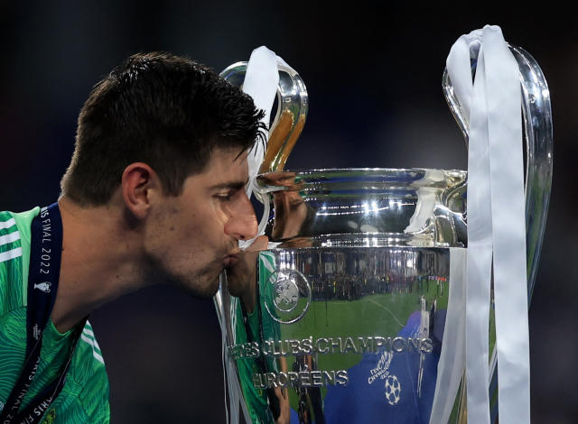Soccer Football - Champions League Final - Liverpool v Real Madrid - Stade de France, Saint-Denis near Paris, France - May 28, 2022 Real Madrid's Thibaut Courtois kisses the trophy after winning the Champions League REUTERS/Lee Smith