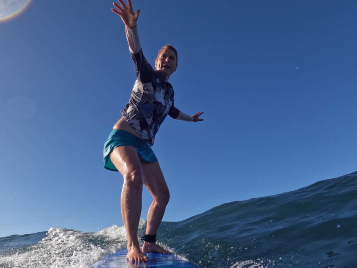 Kristine Allen learning to surf before her death (Kristine Allen via Facebook)