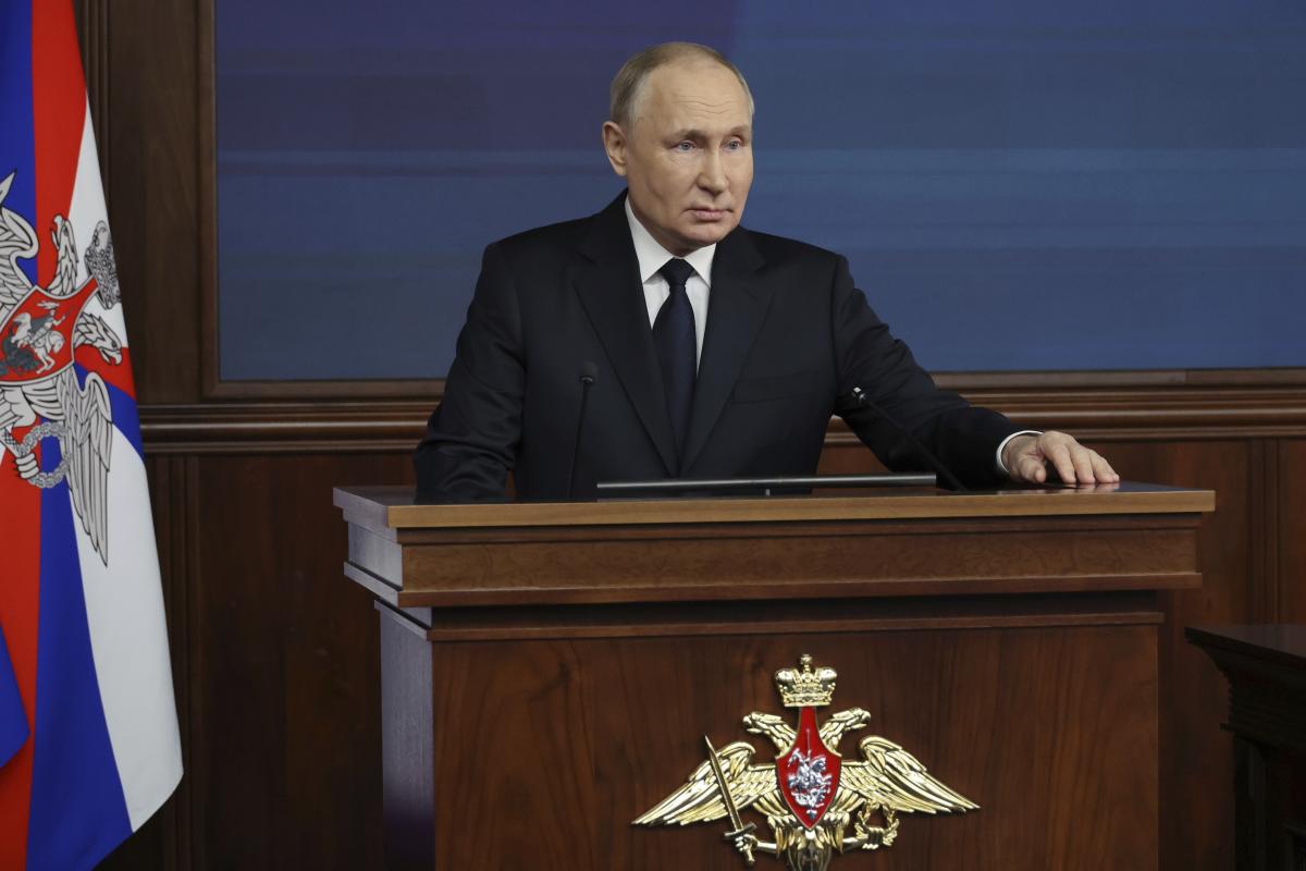 Путін стверджує, що російські військові мають динаміку в Україні і готові досягати цілей Москви