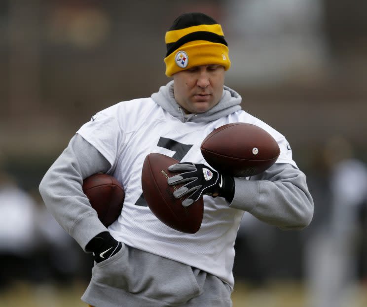 Ben Roethlisberger and the Steelers were woken up early Sunday morning with a false fire alarm at their hotel. (AP)