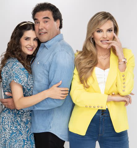 <p>TelevisaUnivision</p> Mayrin Villanueva, Eduardo Yanez y Marjorie de Sousa en Golpe de suerte