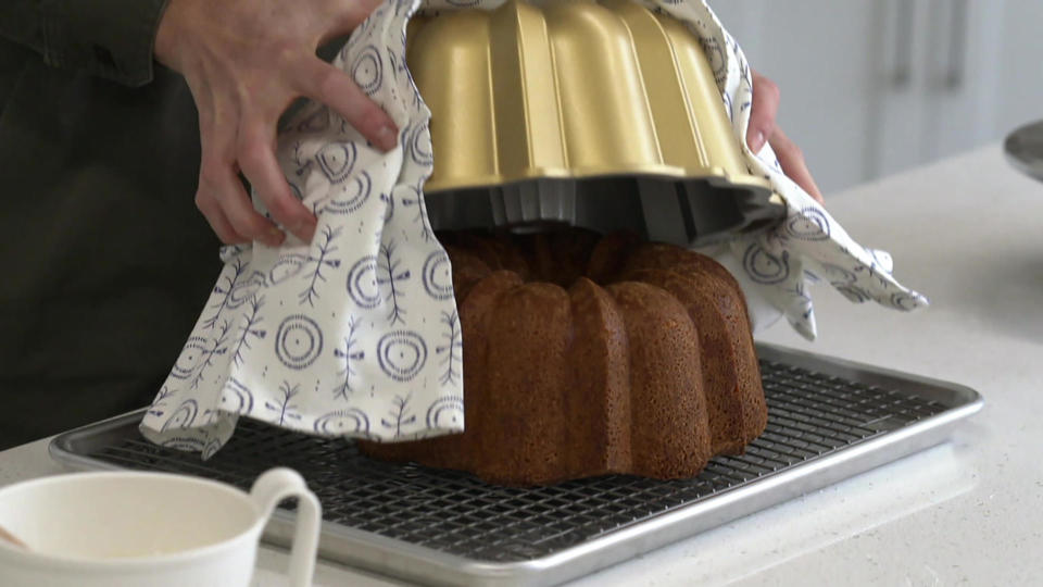 Unveiling a Bundt cake. / Credit: CBS News