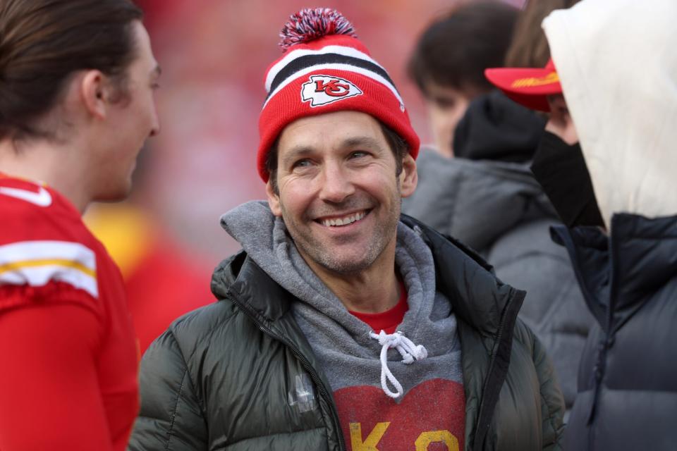 KANSAS CITY, MISSOURI - JANUARY 30: Actor Paul Rudd talks with kicker Harrison Butker #7 of the Kansas City Chiefs before the AFC Championship Game against the Cincinnati Bengals at Arrowhead Stadium on January 30, 2022 in Kansas City, Missouri. (Photo by Jamie Squire/Getty Images)