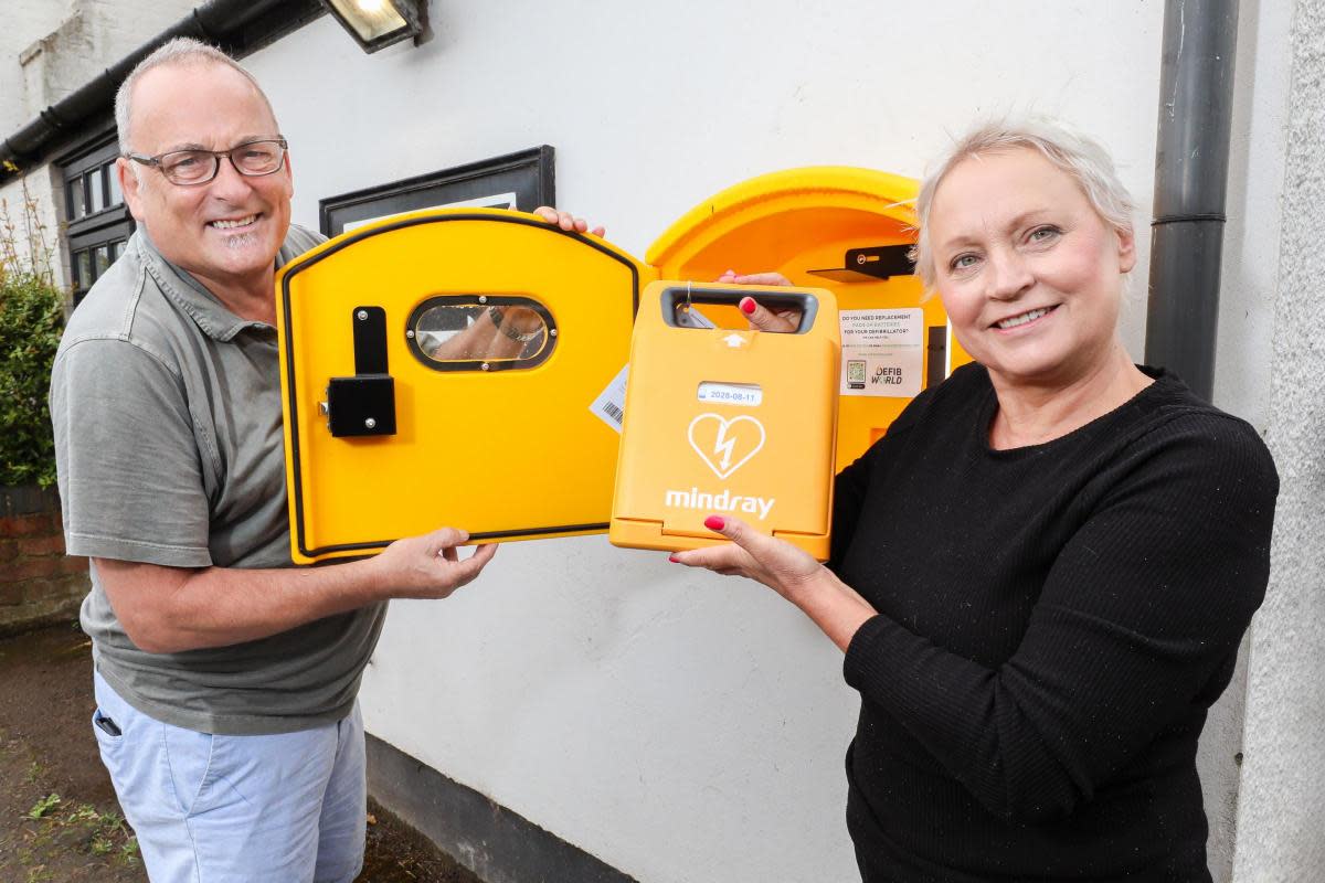 The Oak Inn landlords Chris and Heather Owen Howell with the new defibrillator <i>(Image: Rob Davies)</i>