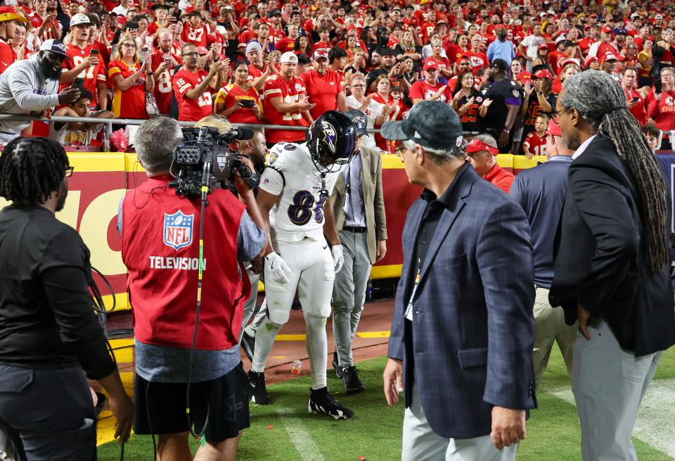 KANSAS CITY, MISSOURI - SEPTEMBER 05: Isaiah Likely #80 of the Baltimore Ravens gets up after being injured during the fourth quarter against the Kansas City Chiefs at GEHA Field at Arrowhead Stadium on September 05, 2024 in Kansas City, Missouri. (Photo by Christian Petersen/Getty Images) ORG XMIT: 776151325 ORIG FILE ID: 2170456423