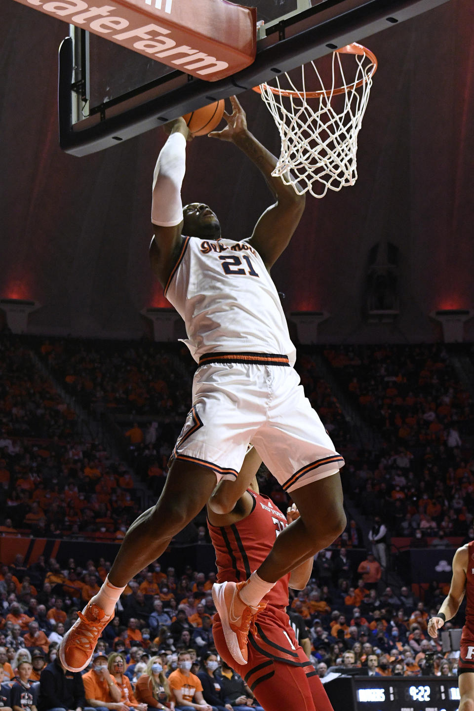 Illinois' Kofi Cockburn dunks during the first half of the team's NCAA college basketball game against Rutgers on Friday, Dec. 3, 2021, in Champaign, Ill. (AP Photo/Michael Allio)