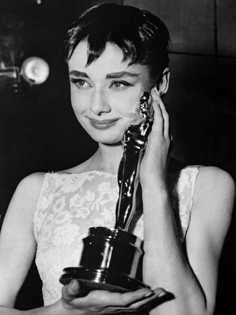 Audrey Hepburn with her Oscar. (Getty)