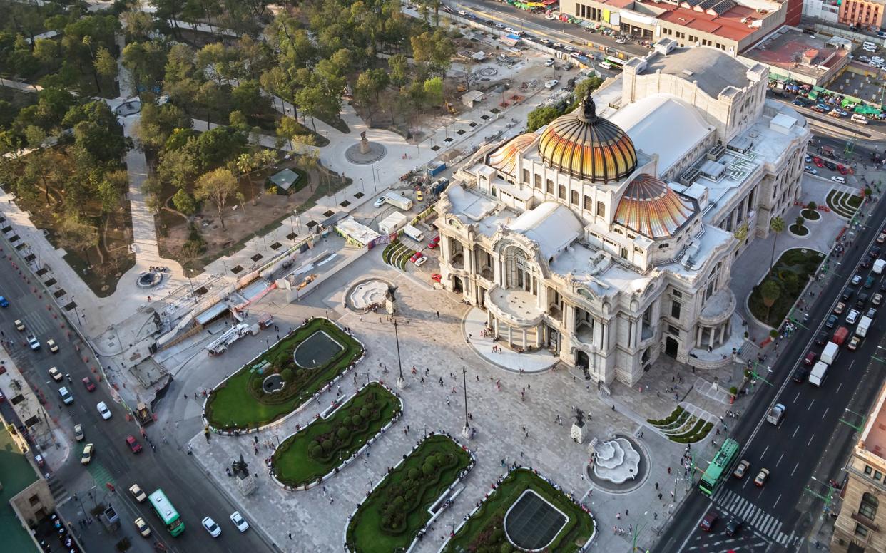 Begin your visit with a climb to the top of Torre Latinoamericana, from which you can peer down at key sights such as the Zócalo, the golden dome of the Palacio de Bellas Artes and the Templo Mayor - stockcam