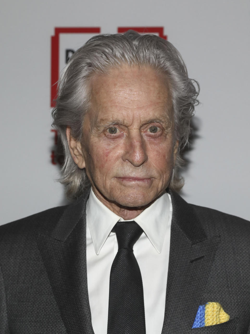 El actor Michael Douglas asiste a la gala literaria de PEN America en el Museo Estadounidense de Historia Natural, en Nueva York, el lunes 23 de mayo de 2022. (Foto por Andy Kropa/Invision/AP)