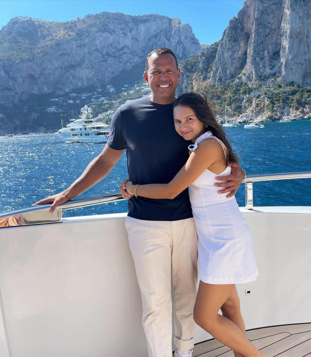 Alex Rodriguez says he would never abandon his daughters