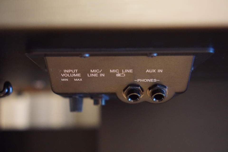 This input box is under the left edge of the keyboard.