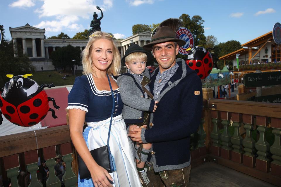 Ein Familienmensch durch und durch: Bayern-Kapitän Philipp Lahm kam mit seiner Frau Claudia und dem gemeinsamen Sohnemann Julian.