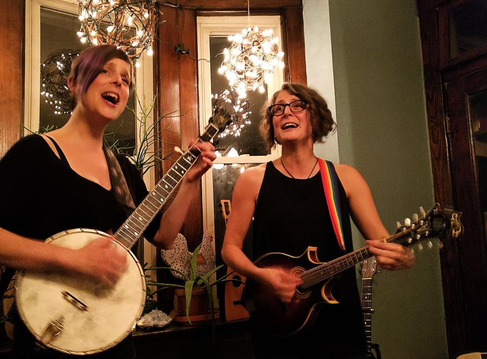 Sisters Leela Grace Barr and Ellie Grace perform in 2016.