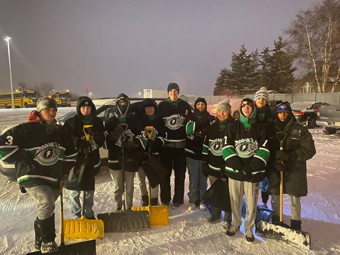 Sherwood Park Raiders hockey team stepped in to help shovel driveways for low-income families, people with disabilities and seniors.  (Cristina Rathjen/ Volunteer Strathcona - image credit)