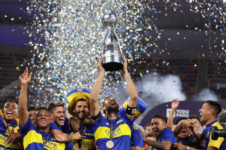 Boca, campeón de la Copa Argentina 2020, debe jugar por la Supercopa Argentina 2020 contra el campeón de la Superliga 19/20; al haber ganado ambas competencias, enfrentará al subcampeón de aquel torneo, que fue River