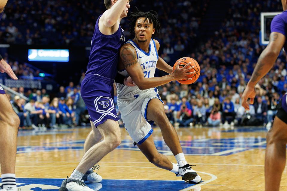 Kentucky Wildcats guard D.J. Wagner (21) drives to the basket during the second half against the Stonehill Skyhawks at Rupp Arena at Central Bank Center.