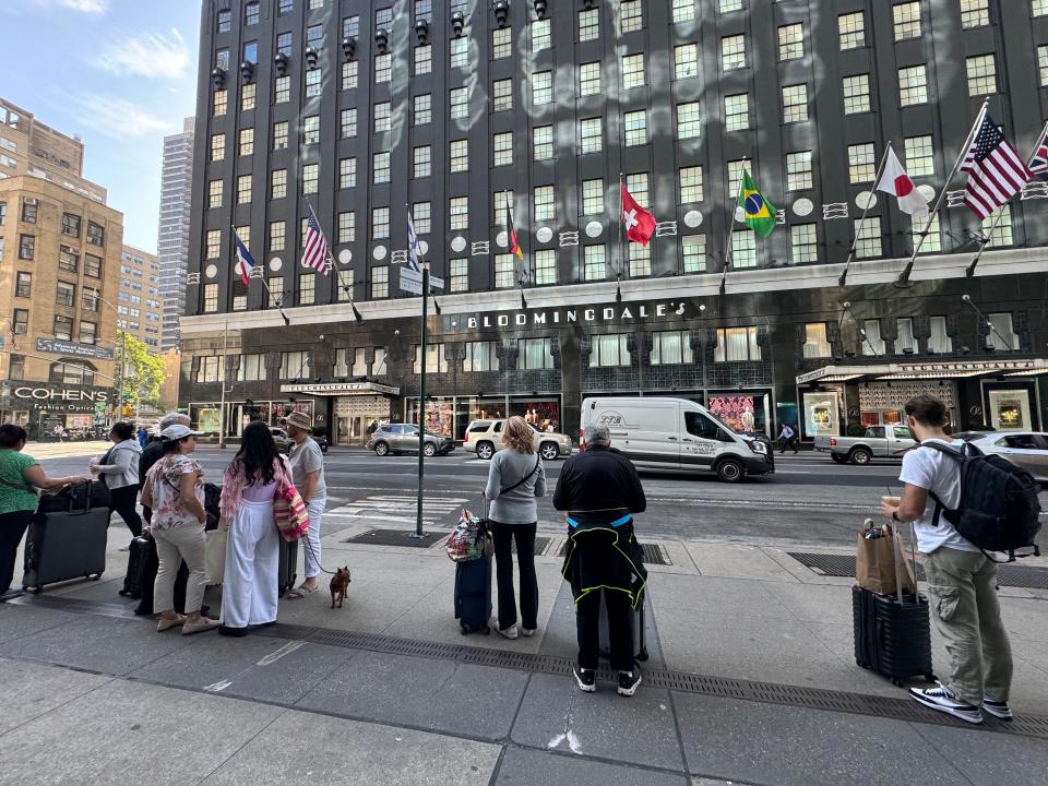 midtown nyc jitney stop on the side of the street