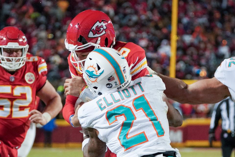 Jan 13, 2024; Kansas City, Missouri, USA; The helmet of Kansas City Chiefs quarterback Patrick Mahomes (15) cracks during his run as Miami Dolphins safety DeShon Elliott (21) makes contact in a 2024 AFC wild card game at GEHA Field at Arrowhead Stadium. Mandatory Credit: Denny Medley-USA TODAY Sports