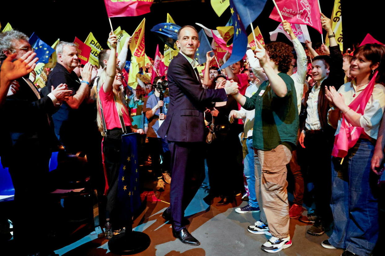 La liste Parti socialiste-Place publique menée par Raphaël Glucksmann progresse de 2 points entre mars et avril, à 12 % d'intentions de vote.  - Credit:Stephane Mahe / REUTERS
