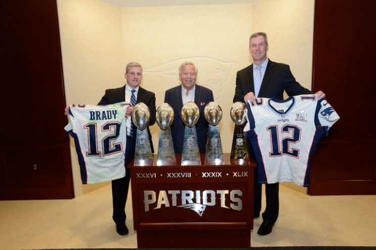 FBI Boston Division Special Agent in Charge Harold H. Shaw (L) and Massachusetts State Police Colonel Richard D. McKeon (R) with Patriots owner Robert Kraft and Tom Brady’s missing Super Bowl jerseys. (courtesy FBI.gov)