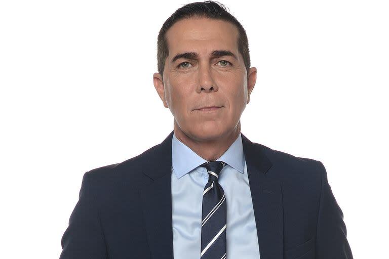 Rodolfo Barili, luego de años de estar acompañado por Cristina Pérez, ahora conduce Telefe noticias sin compañera de rubro