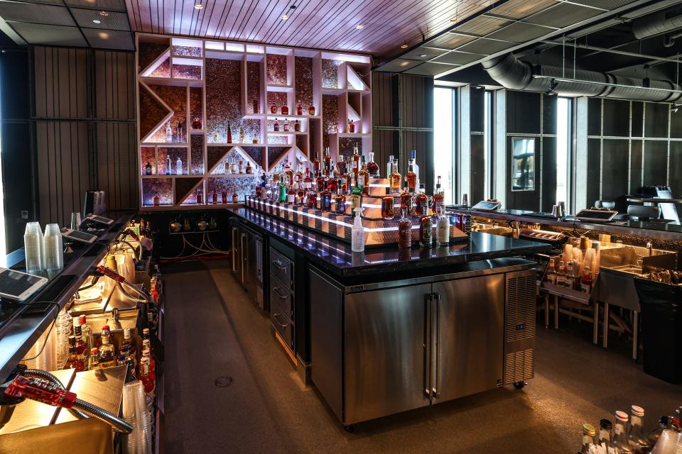 Step up to one of the bars for cocktails, beer or non-alcoholic drinks.
