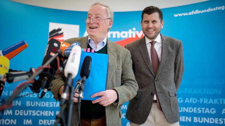 Alexander Gauland, Fraktionsvorsitzender der AfD, und Christian Lüth, damaliger AfD-Pressesprecher, im Februar 2019. Foto: dpa