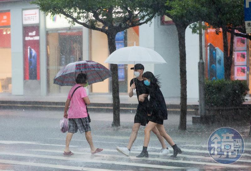 吳德榮指出，明日起至週五大氣不穩定，西半部午後雷陣雨增強、範圖擴大，應注意大雷雨的發生。（本刊資料照）