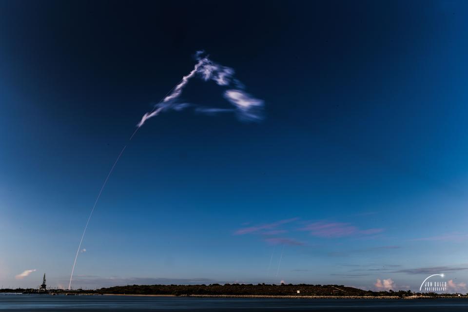 SpaceX Falcon Heavy ArabSat6A April 11 2019. Picture taken by Jon Galed