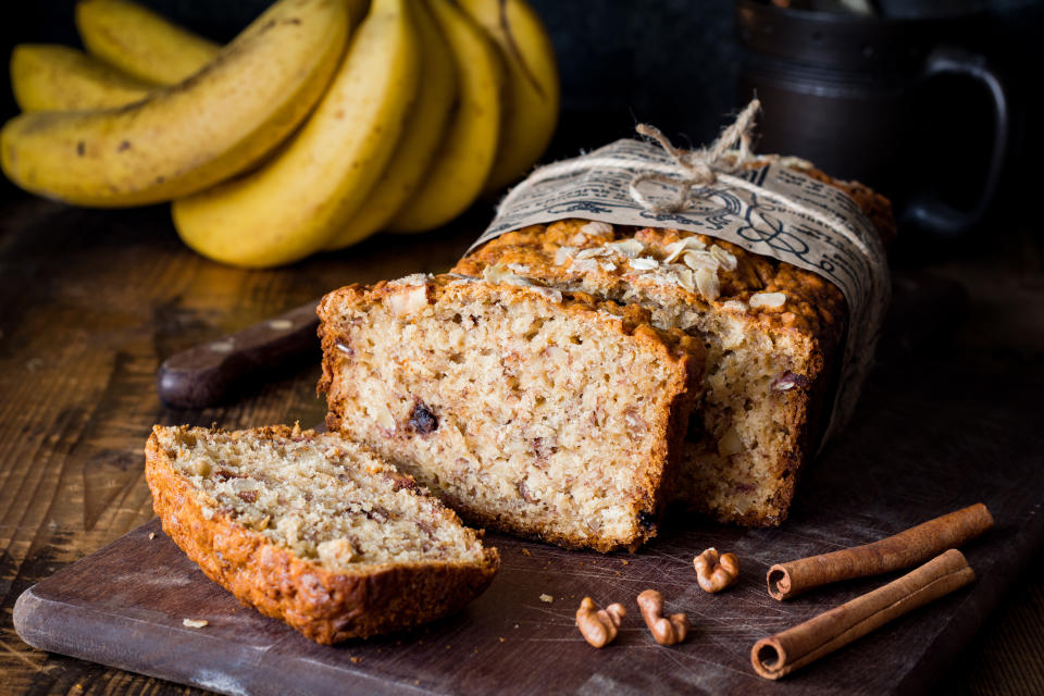 El pan de banana ha sido una de las recetas más populares durante la cuarentena/Getty