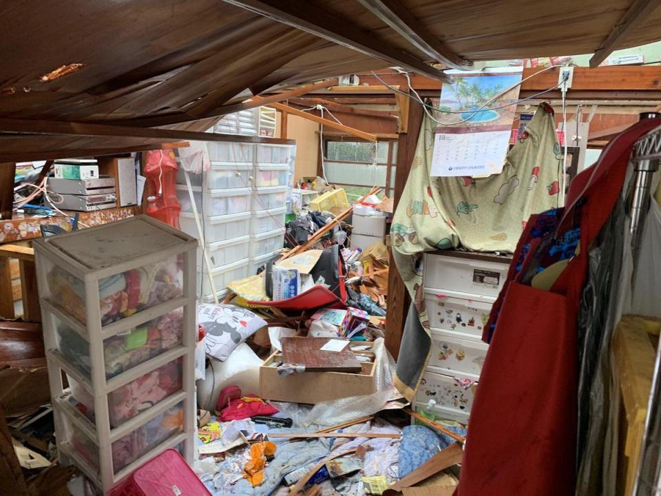 強颱哈吉貝襲日，千葉穿起龍捲風數棟房屋遭毀。（翻攝自推特）