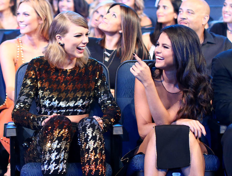 There’s a reason why Taylor Swift always gets to sit with her squad at award shows